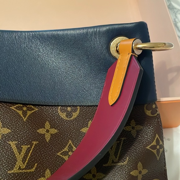 Louis Vuitton - Picture 15 of 15